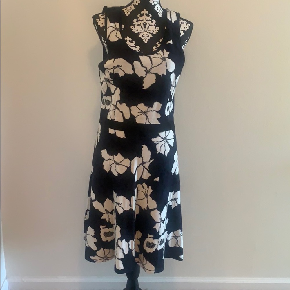 Dress - Picture 3 of 4